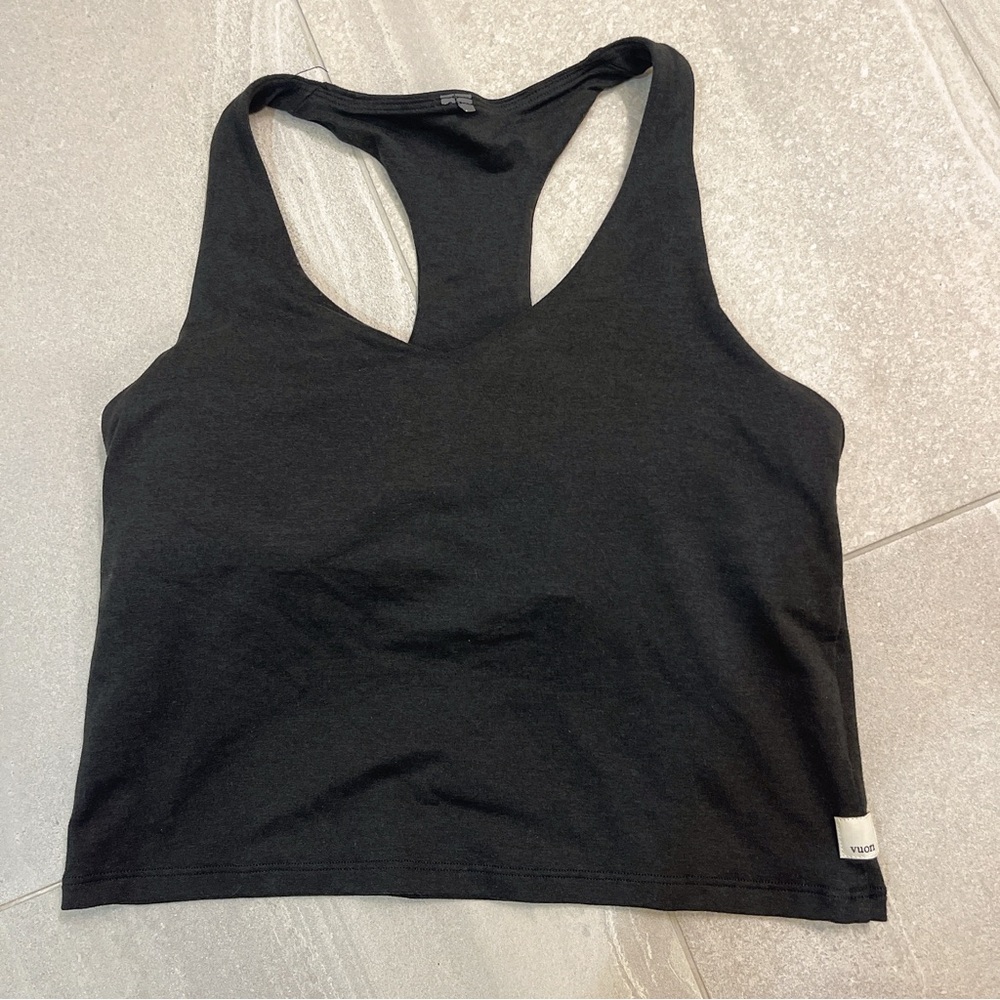 Vuori halo performance crop tank top in black